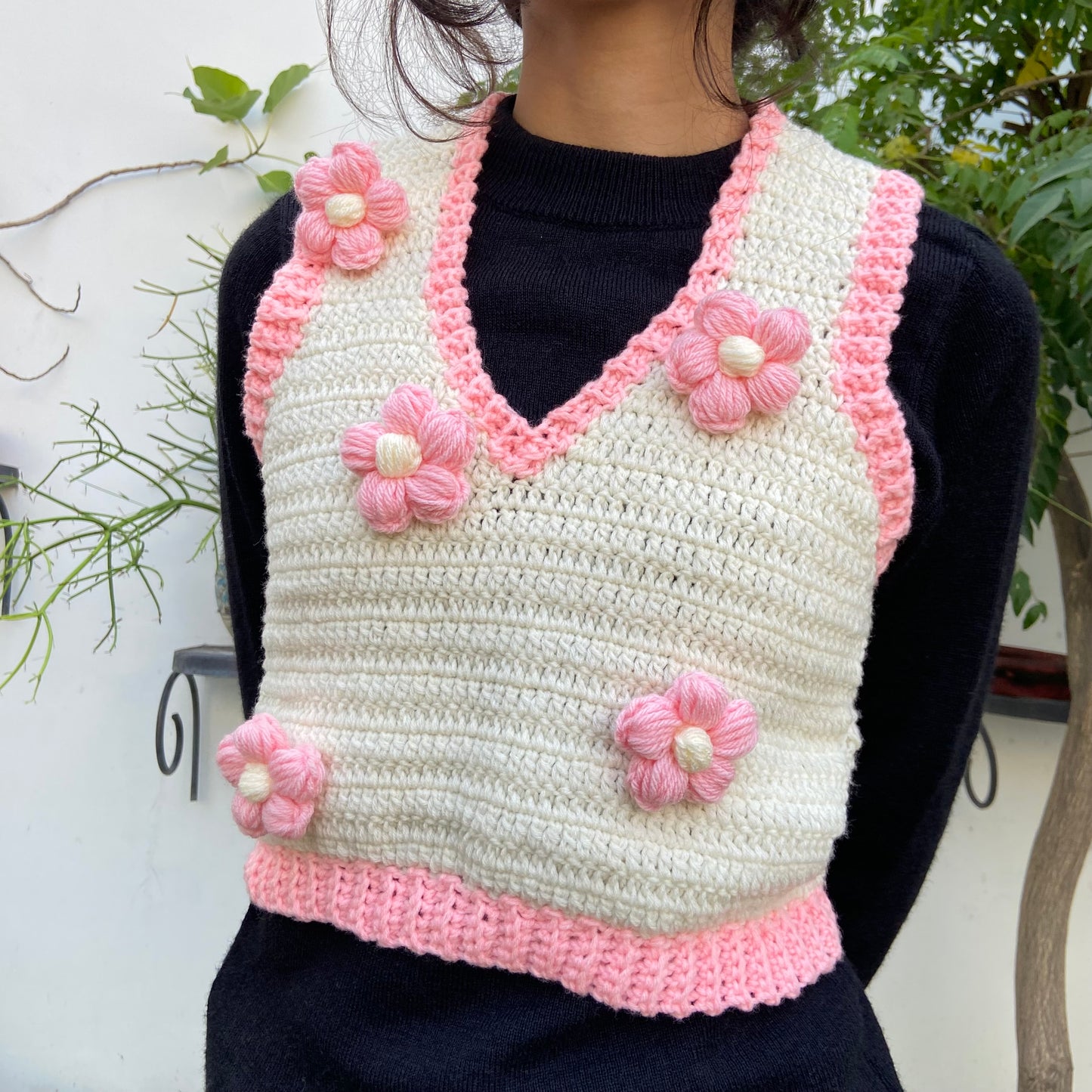 Bloom vest with pink daisies