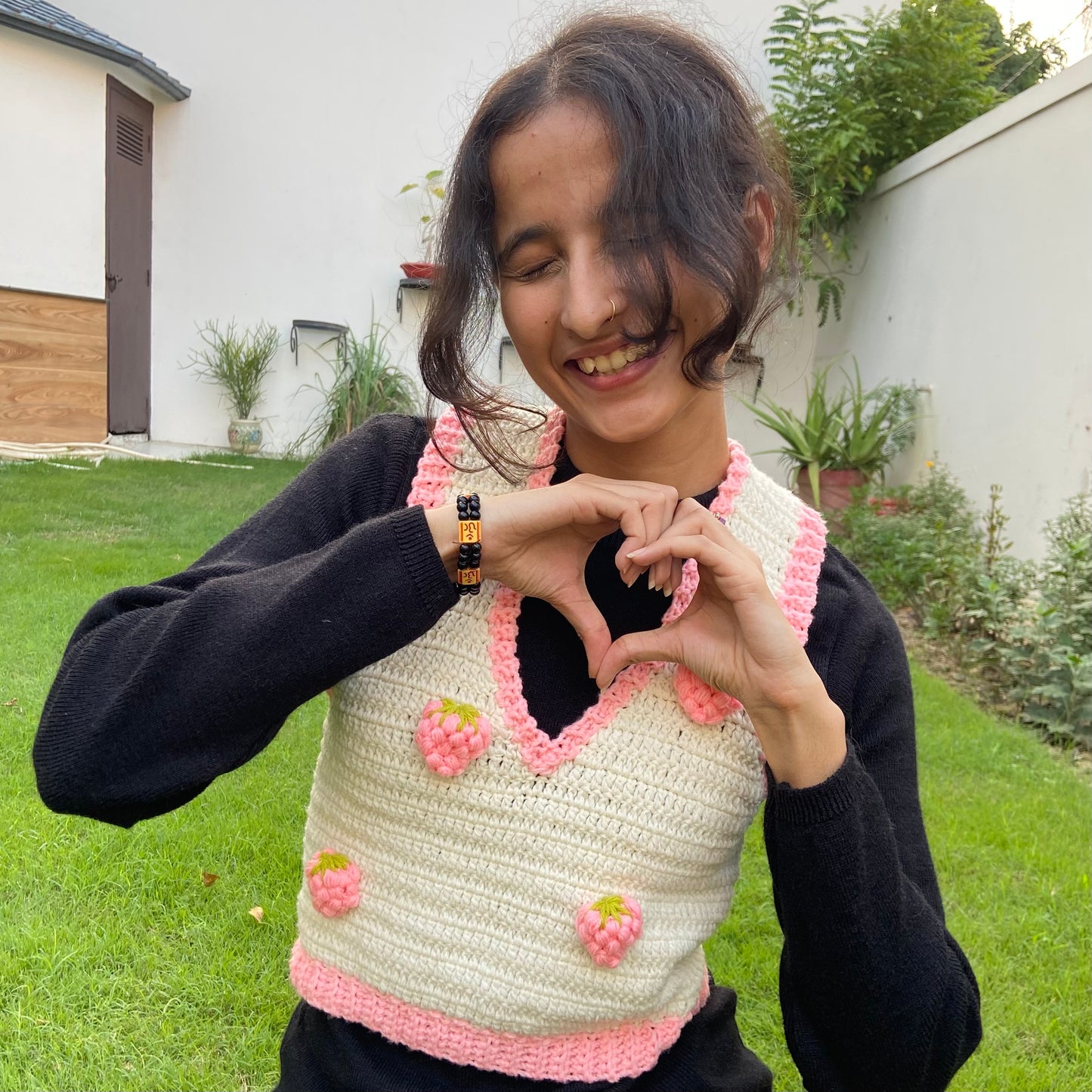 Strawberry vest in off white