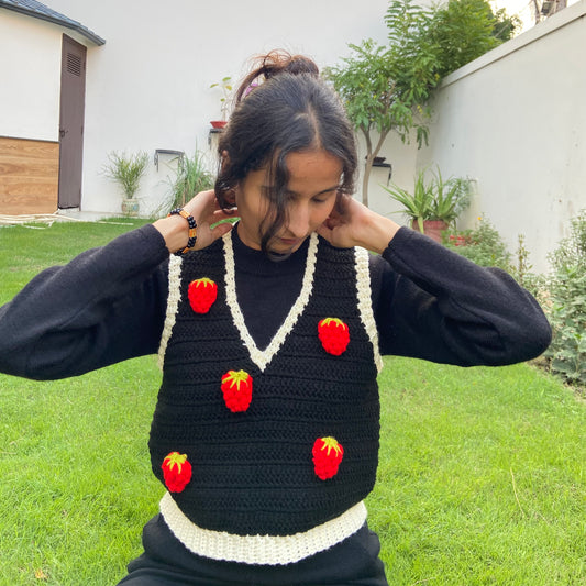 Strawberry vest in black