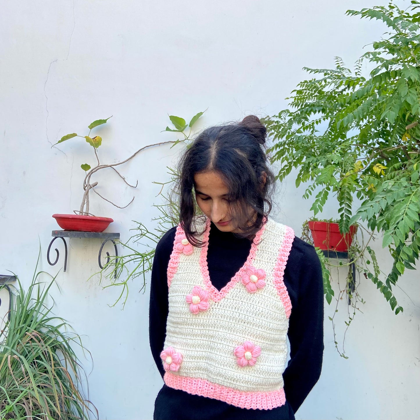 Bloom vest with pink daisies