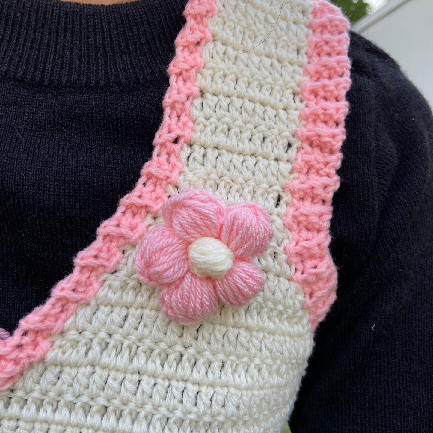 Bloom vest with pink daisies